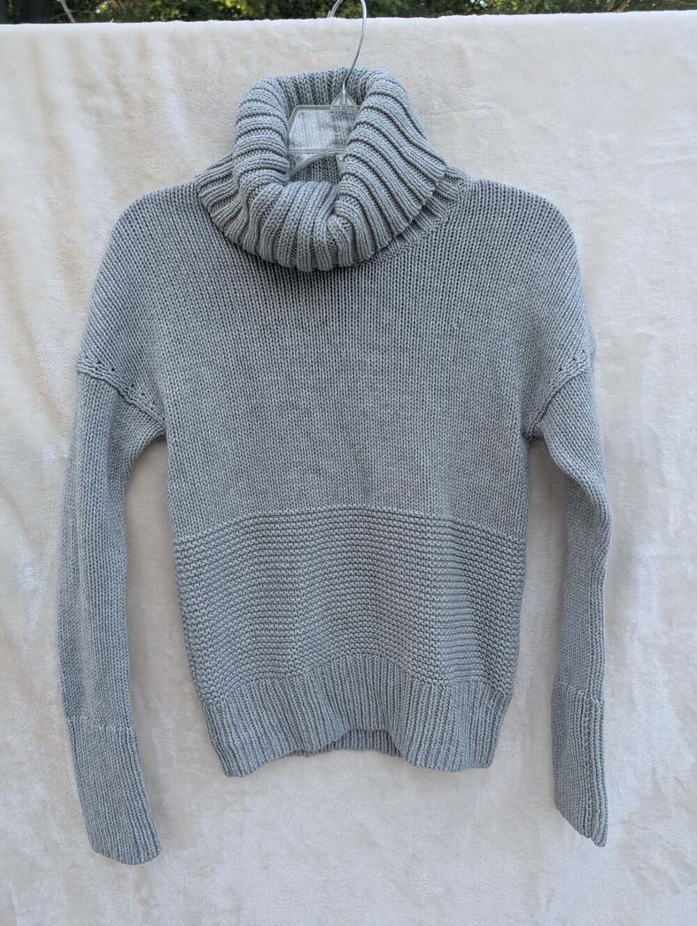 Gap Women's Extra Small Gray Ribbed Turtleneck Sweater